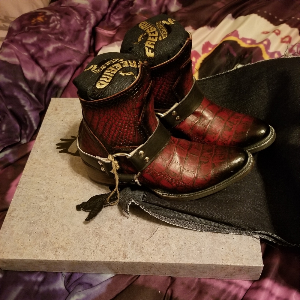 Brand new Freebird by Steven Santiago booties